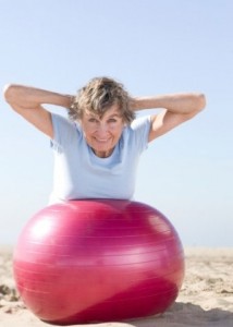 mulher-idosa-fazendo-exercicios-1269449775581_300x420